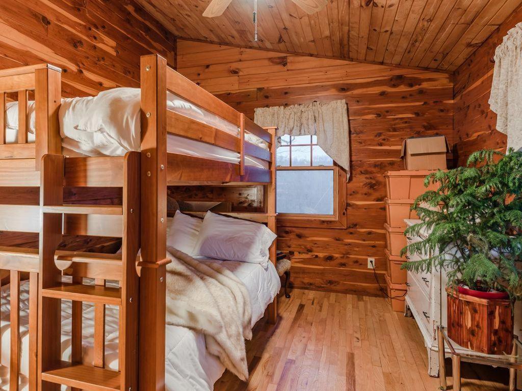 Fly Away Cabin- Modern, Serene, And Convenient Compton 外观 照片
