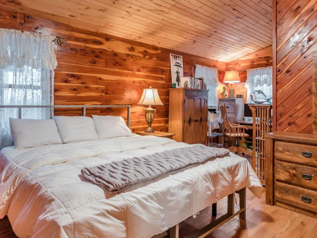 Fly Away Cabin- Modern, Serene, And Convenient Compton 外观 照片