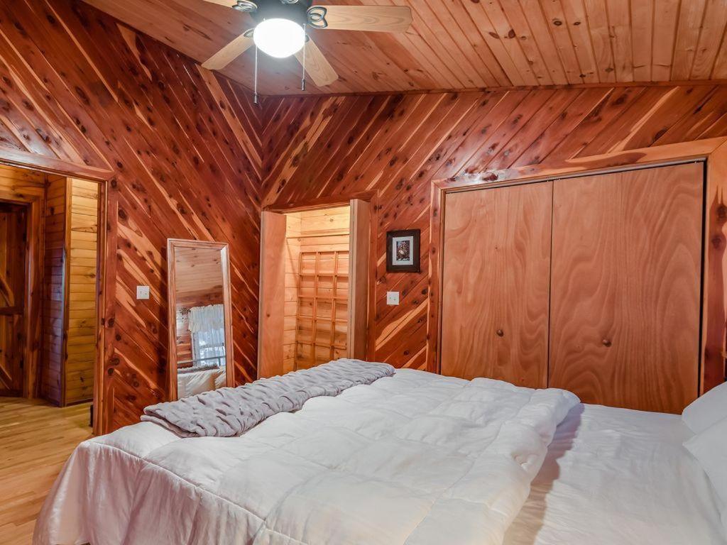 Fly Away Cabin- Modern, Serene, And Convenient Compton 外观 照片