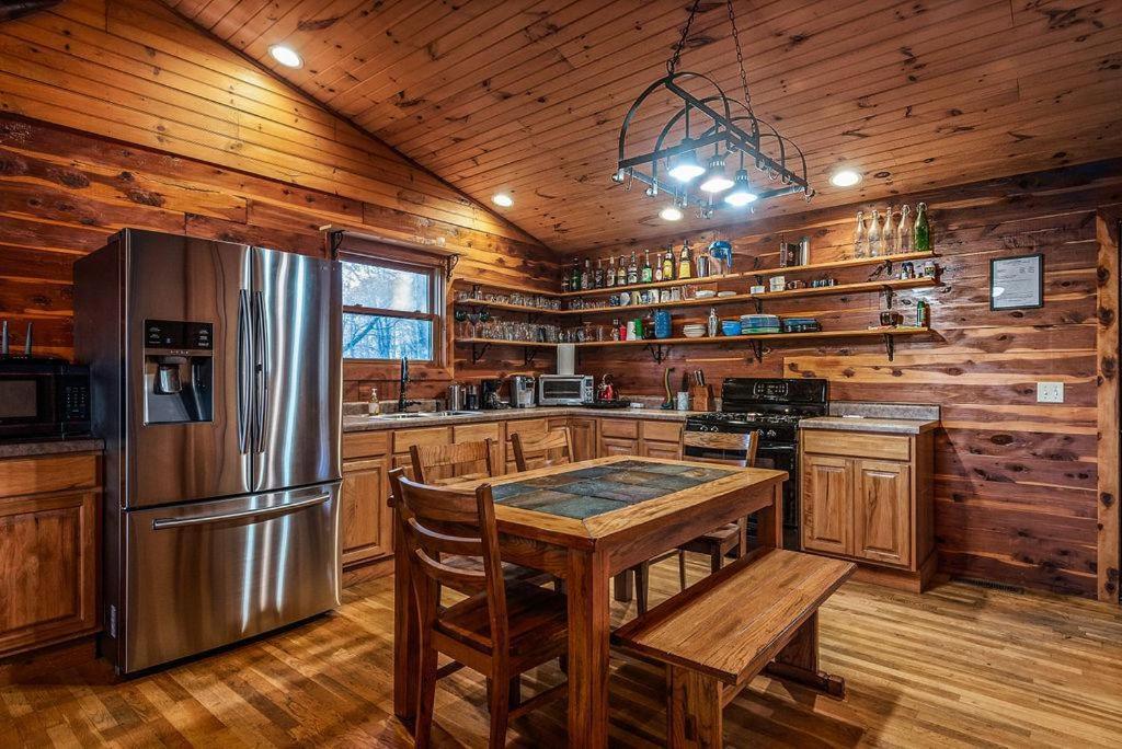 Fly Away Cabin- Modern, Serene, And Convenient Compton 外观 照片